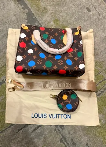 Louis vuitton x Yayoi Kusama painted OnTheGo bag