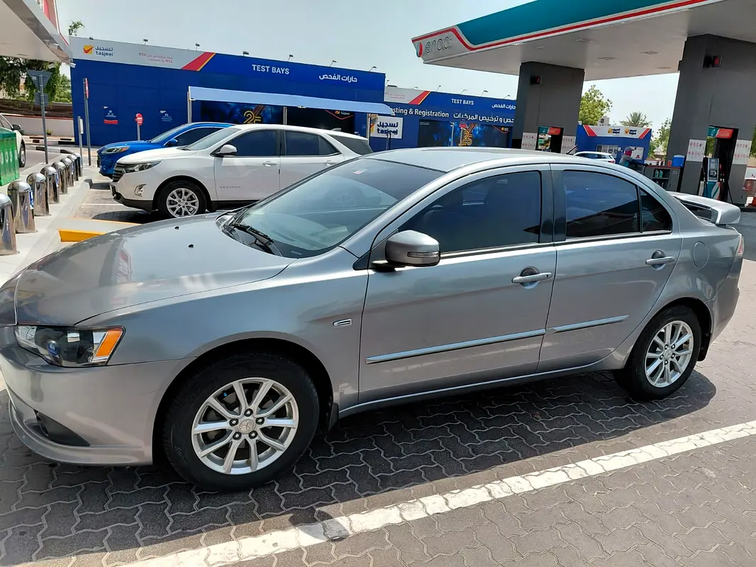 Mitsubishi Lancer 2015 — photo 1 of 8