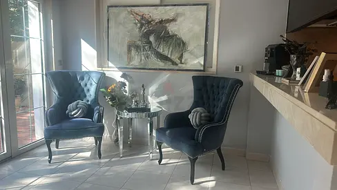 The ONE Accent Chairs Table