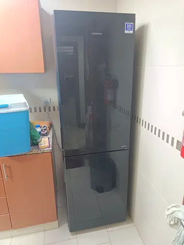 Hitachi bottom freezer same like a new condition