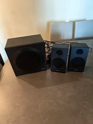 Logitech 2.1 Speaker System with Subwoofer z333 80 watt peak