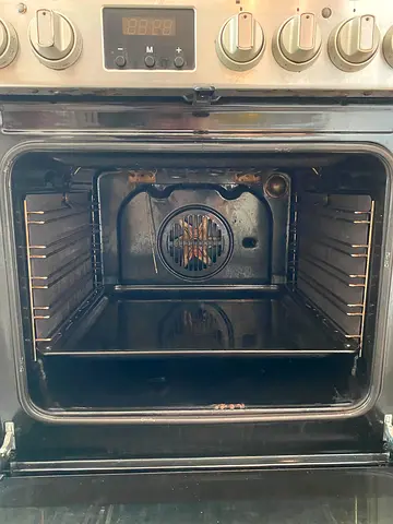 Whirlpool electric cooker for sale. Used for around 3 years, in good working condition. Oven and all