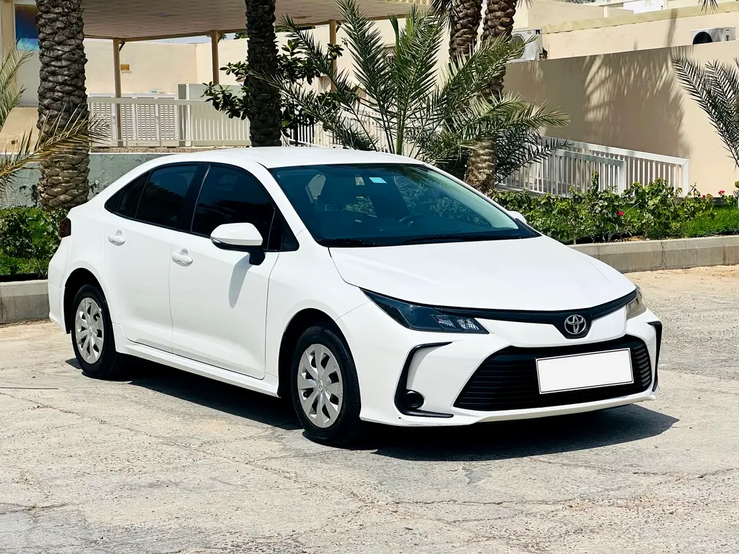 Toyota Corolla 2023 — photo 1 of 15