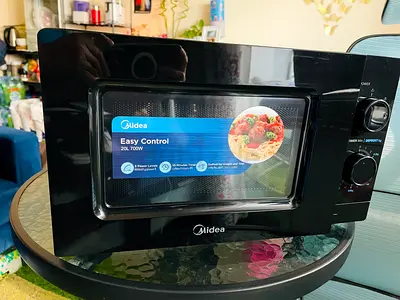 Move-out Sale Midea 20L 700W Microwave Oven