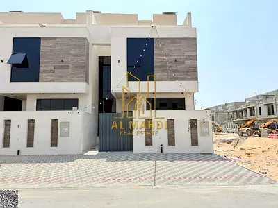 فرصة امتلاك فيلا احلامك تصميم مودرن مع روف و شامل رسوم التسجيل قريبة من المسجد و بسعر قابل للتفاوض