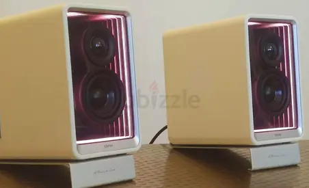 Edifier QR65 white desktop speakers with stands