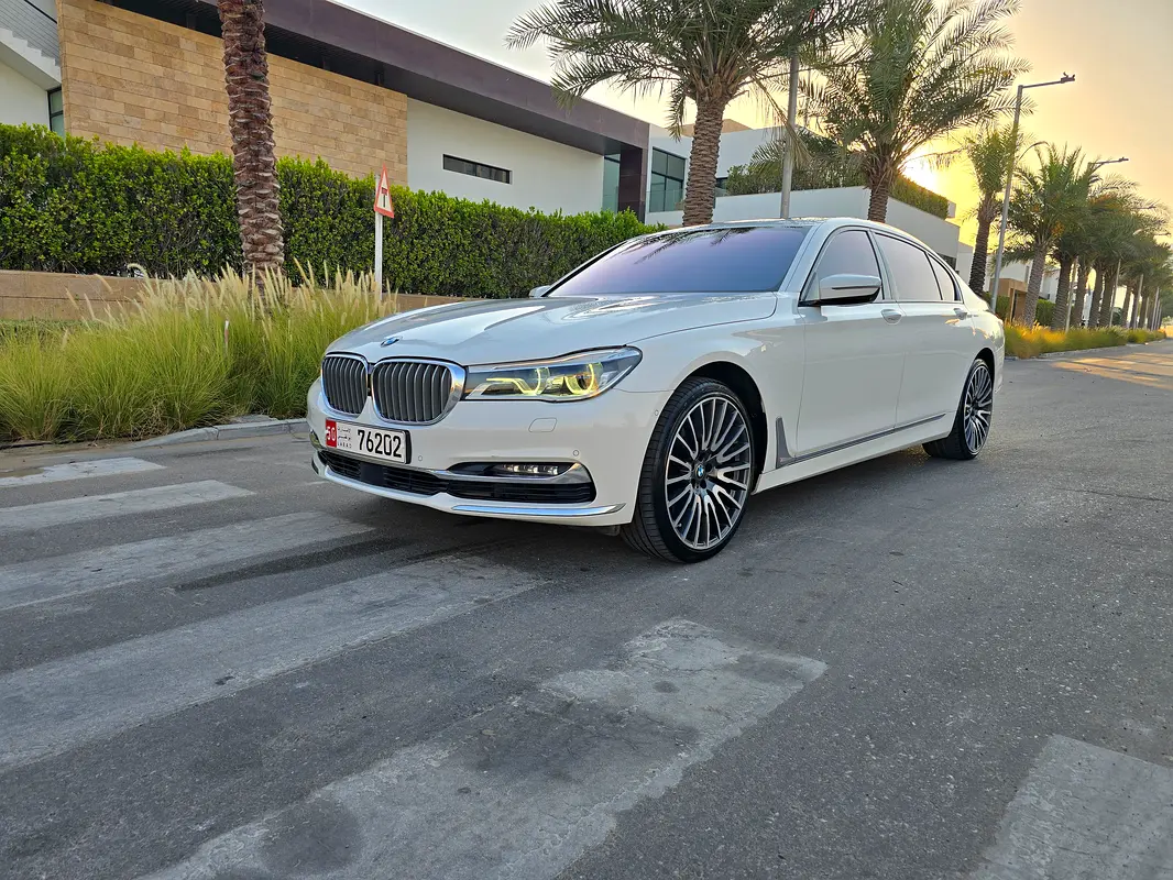 BMW 7-Series 2016 — photo 1 of 20