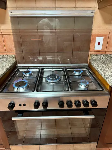 Stainless steel gas cooker - 5 burners, good condition
