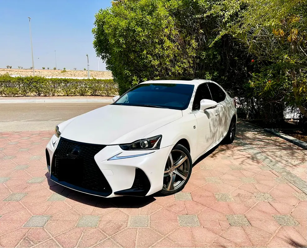 Lexus IS-Series 2017 — photo 1 of 9