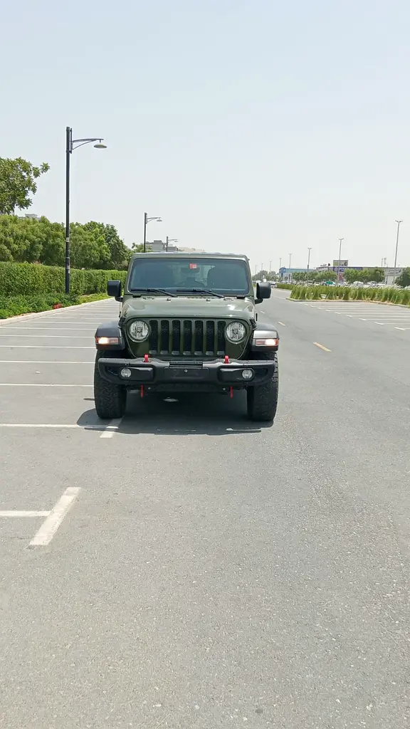 Jeep Wrangler 2021 — photo 1 of 20