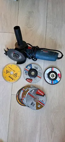 Bosch Angle Grinder with Multiple Cutting/Grinding Discs, size - 125mm
