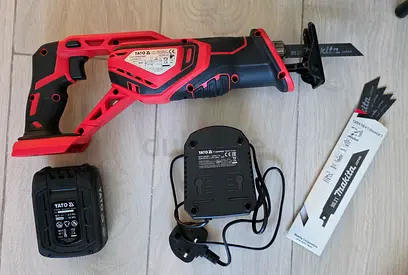 YATO Cordless Reciprocating Saw with Battery, Charger and Blades