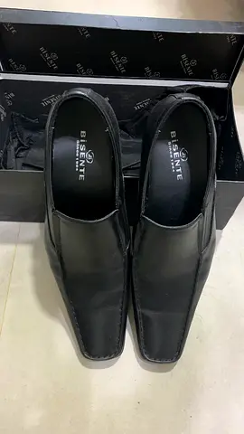 Pair of black shoes in original box - EU 42