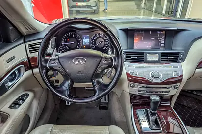 2016 Infiniti Q70 — фото 10