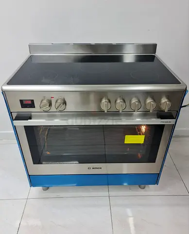 Bosch series 8 full electric digital cooking range Sam like new condition 90cm