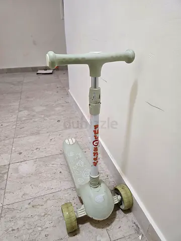 3-wheel kids scooter — light green, good condition