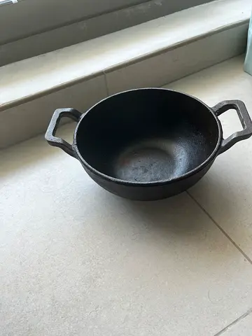 Cast iron wok