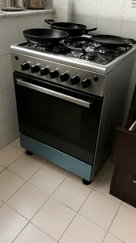 Stainless Steel 4-Burner Gas Cooker with Oven - Good Working Condition