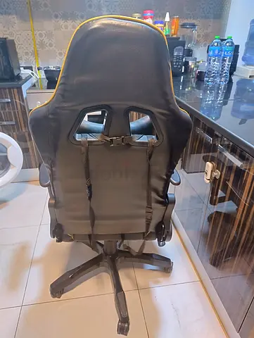 Free Gaming Chair with Adjustable Straps