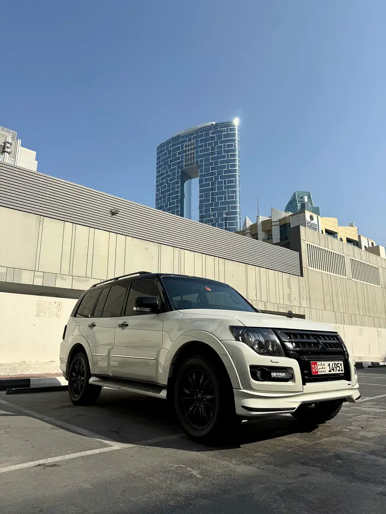 Mitsubishi Pajero 2023 — photo 1 of 20