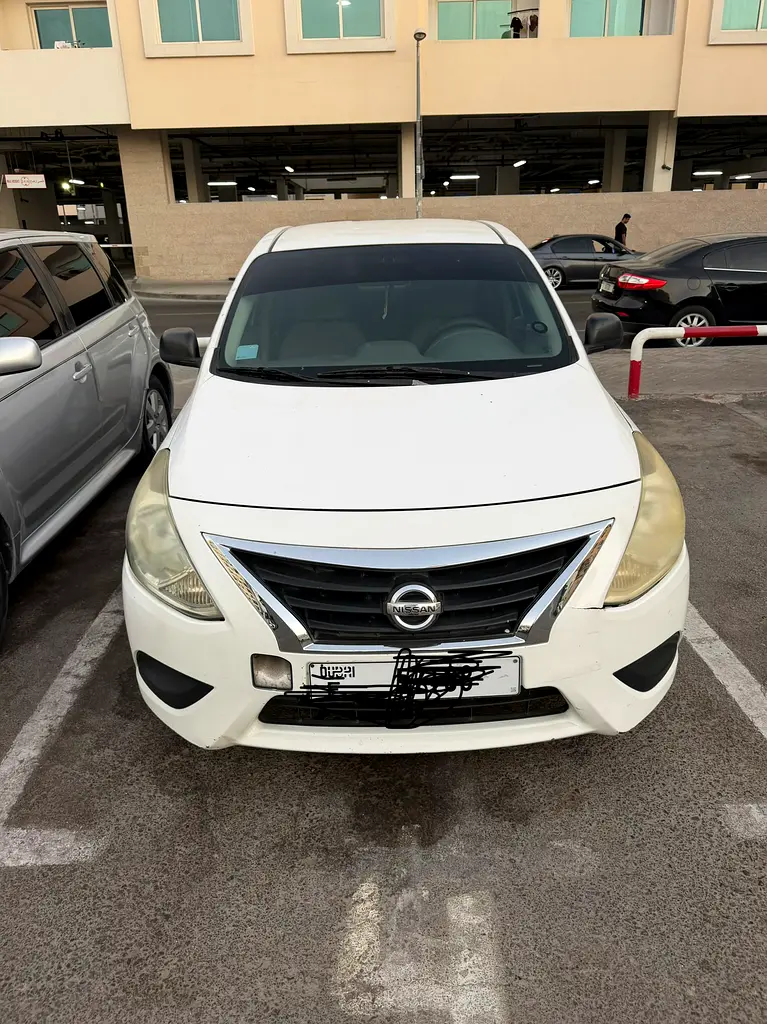 Nissan Sunny 2016 — photo 1 of 10