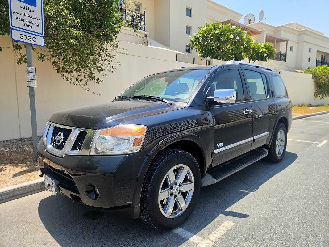 Nissan Armada 2013 — photo 1 of 12