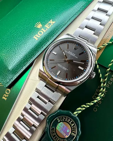 Rolex Oyster Perpetual Stainless Steel Men’s Watch - Excellent Condition Used like new 
Full set 201