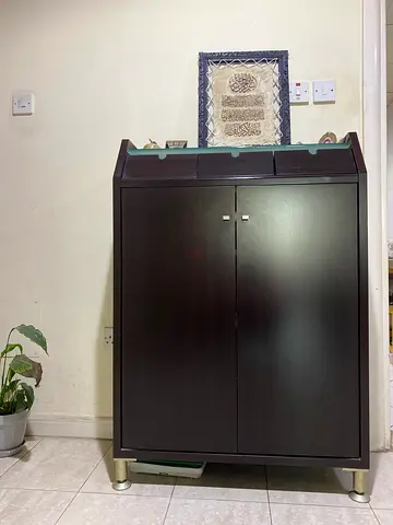 Shoe cabinet