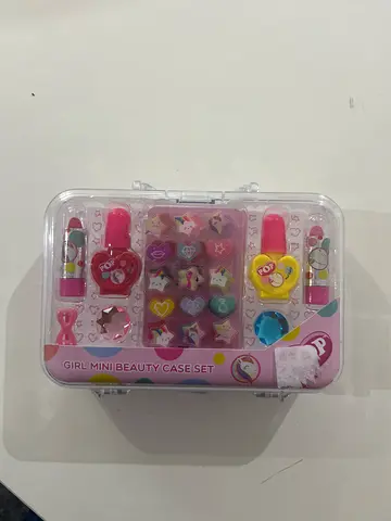 Girl mini beauty case playset - sealed