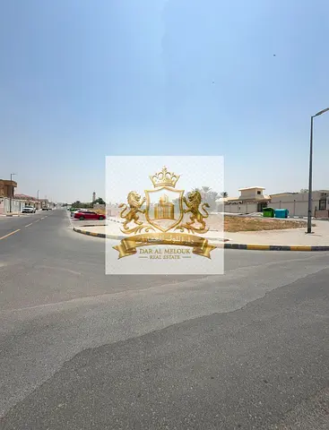 للبيع فى الشارقة   منطقة الطرفا   أرض سكنية موقع مميز   زاوية على ثلاث شوارع   تملك مواطنين ودول   مجلس التعاون الخليجي   تصريح فيلا أرضى وأول