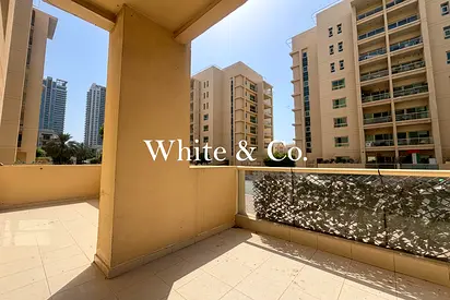 LARGE TERRACE | VACANT | WELL MAINTAINED