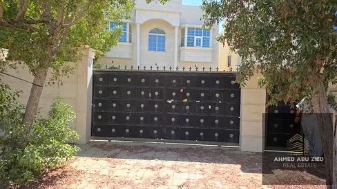 Villa for rent in Al Muwaihat 1, Ajman: 6 bedrooms, a majlis, a living room, a kitchen, and a maid's room.