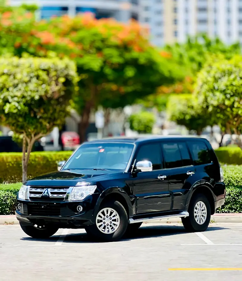 Mitsubishi Pajero 2014 — photo 1 of 17