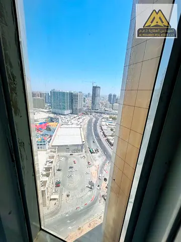 استديو مساحه كبيره ومطبخ منفصل بابراج الهورايزون الراشديه1 بجوار جميع الخدمات والطرق الرئيسيه