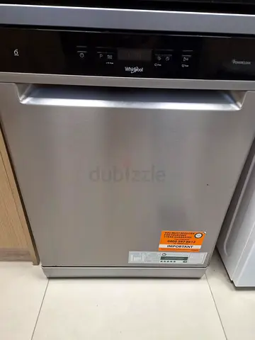 Whirlpool stainless steel built-in dishwasher - good condition