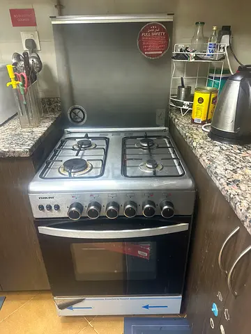 Used freestanding gas cooker with oven - good working condition