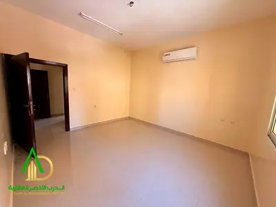 Spacious studio for annual rent in Ajman – Al Aliyah. Features a separate kitchen and ample space. Strategically located near the Dubai/Sharjah exit a