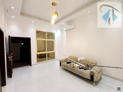 فيلا للإيجار 4 غرف نوم مع روف 85,000 درهم سنويًا