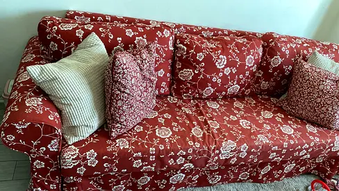 Red floral 3-seater sofa with extra storage for free
