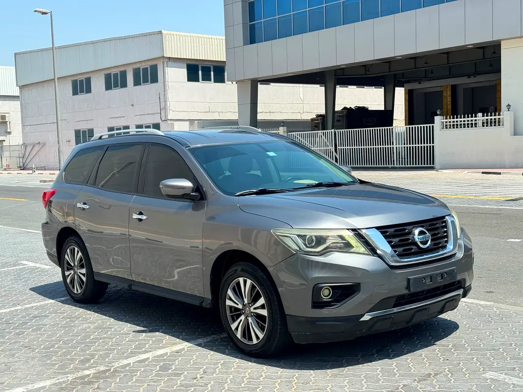 Nissan Pathfinder 2018 — photo 1 of 13
