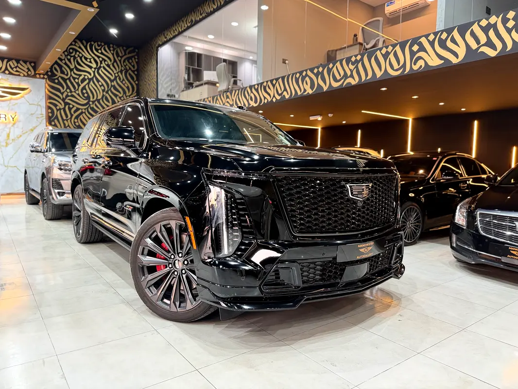 Cadillac Escalade 2025 — photo 1 of 18