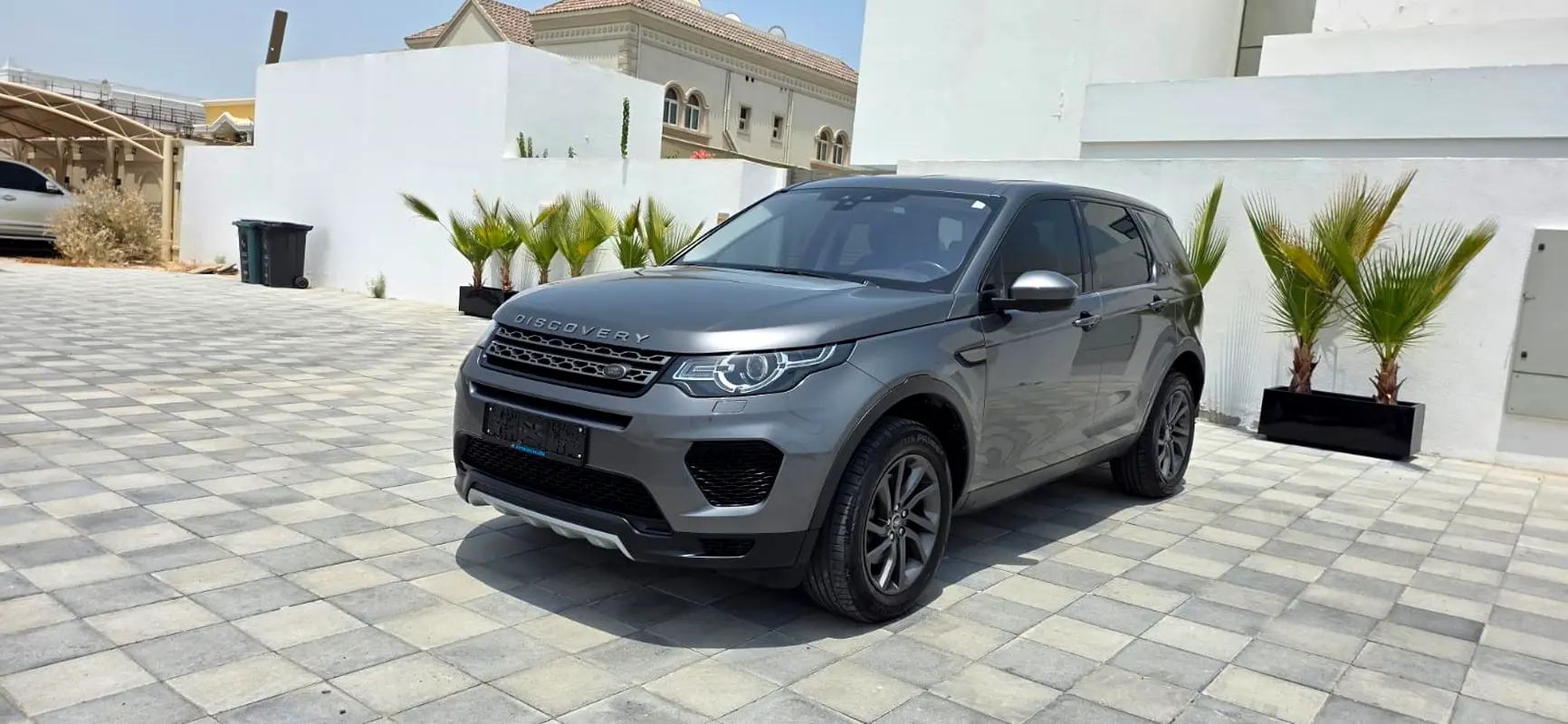 Land Rover Discovery Sport 2018 — photo 1 of 14