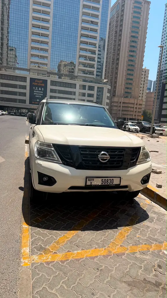 Nissan Patrol 2019 — photo 1 of 9