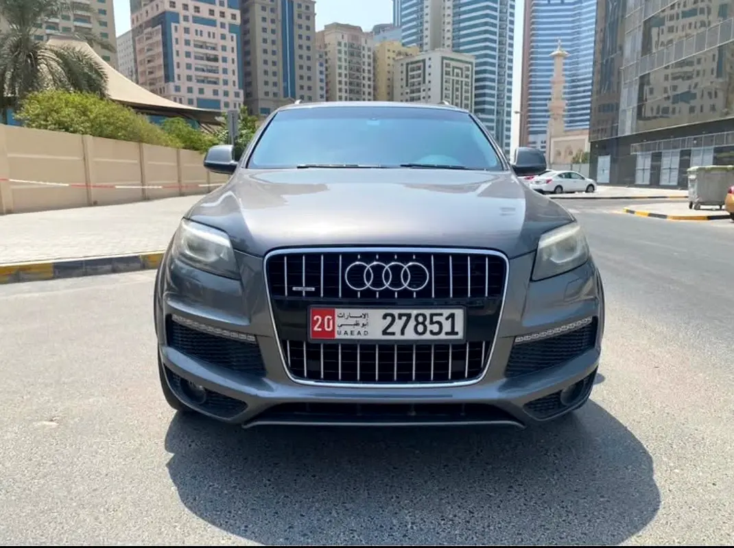 Audi Q7 2010 — photo 1 of 7