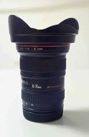 Canon EF 16-35mm f/2.8 L II USM Wide Angle Zoom Lens (Used)