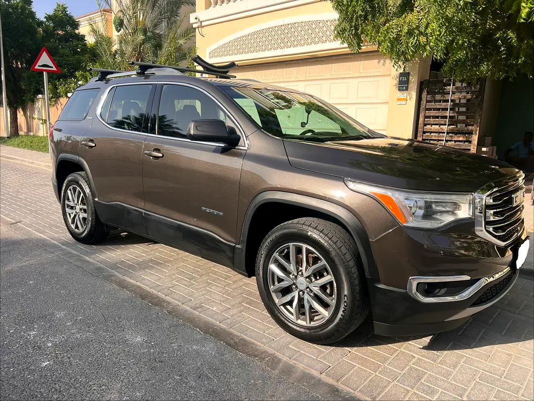 GMC Acadia 2019 — photo 1 of 10