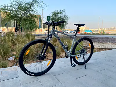 Light Weight Hardtail Mountain Bike - Giant Talon 2 — 29” Wheels