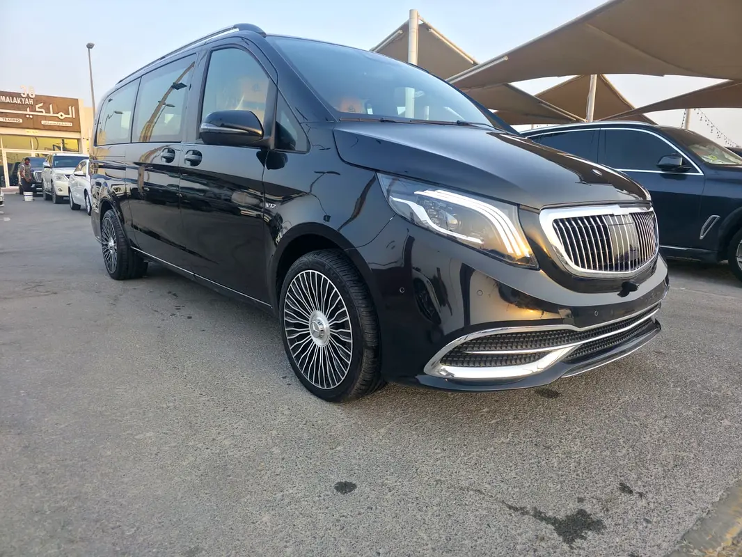 Mercedes-Benz V-Class 2018 — photo 1 of 12