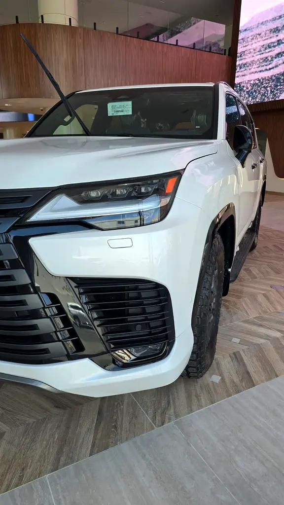 Lexus LX-Series 2025 — photo 1 of 17