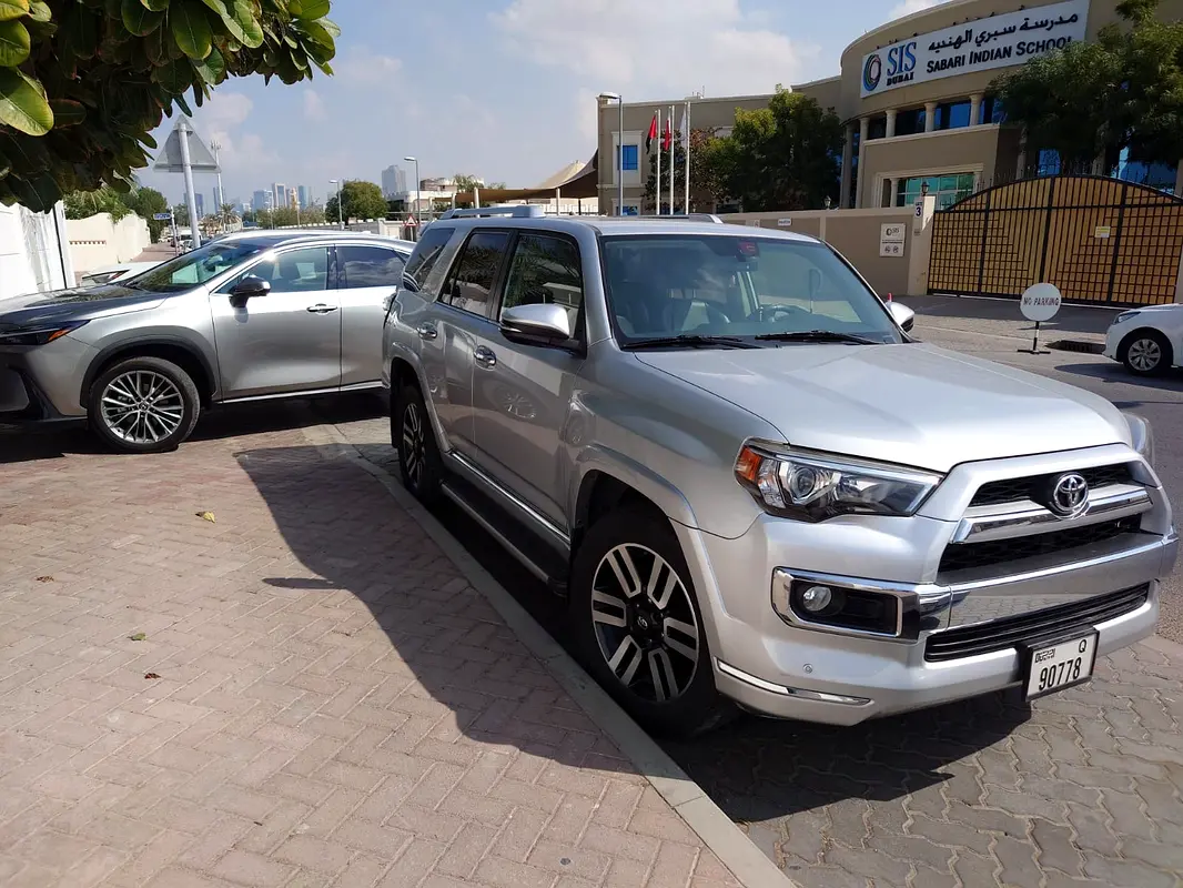 Toyota 4Runner 2019 — photo 1 of 8